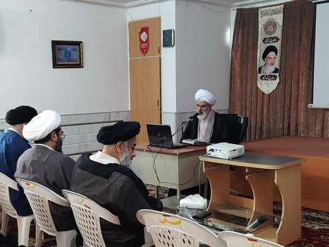 تصاویر/ نشست هم اندیشی ائمه جمعه منطقه کاشان و مسئولین رسانه دفاتر ائمه جمعه