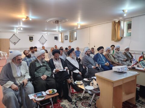 تصاویر/ نشست هم اندیشی ائمه جمعه منطقه کاشان و مسئولین رسانه دفاتر ائمه جمعه