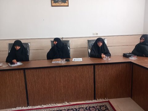 تصاویر/ جلسه هم انديشي اساتید مدرسه علمیه ریحانه النبی(س) رفسنجان