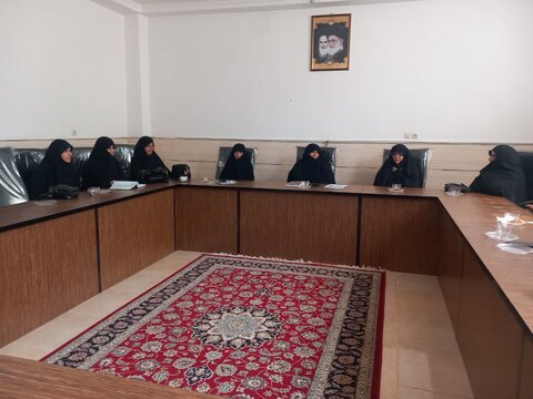 تصاویر/ جلسه هم انديشي اساتید مدرسه علمیه ریحانه النبی(س) رفسنجان