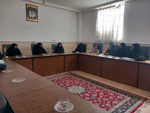 تصاویر/ جلسه هم انديشي اساتید مدرسه علمیه ریحانه النبی(س) رفسنجان