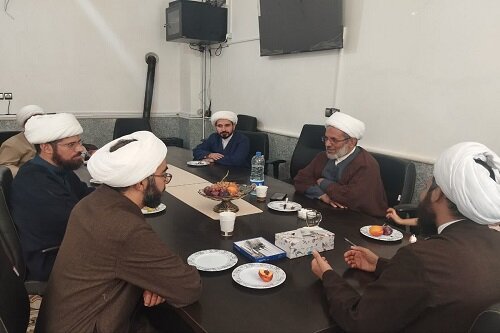 با خودسازی زمینه‌ساز ظهور منجی عالم بشریت باشیم