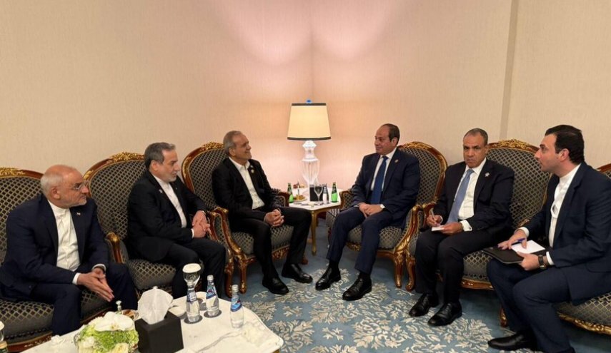 السيسي وبزشكيان يبحثان تعزيز العلاقات المصرية الإيرانية وأزمات المنطقة السيسي وبزشكيان يبحثان تعزيز العلاقات المصرية الإيرانية وأزمات المنطقة