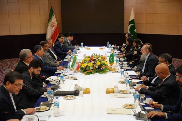 پاکستان اور ایران کے مابین اقتصادی معاہدہ؛ 10 ارب ڈالر کا ہدف مقرر