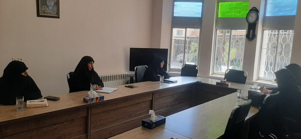 دیدار مدیرکل امور بانوان و خانواده استانداری با مدیر حوزه علمیه خواهران استان‌کرمان