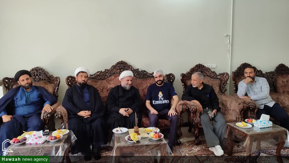 دیدار مسئولان حوزه علمیه اصفهان با خانواده ایثارگر حجت الاسلام طباطبایی + تصاویر