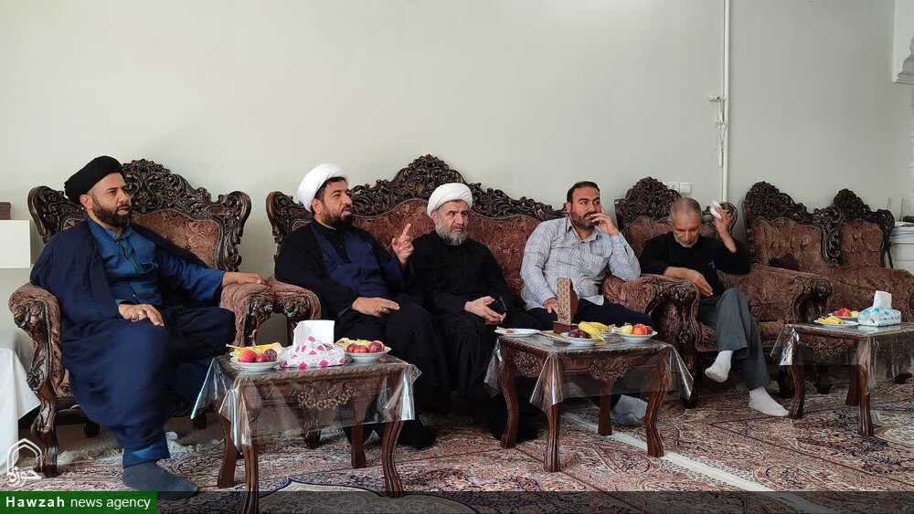 دیدار مسئولان حوزه علمیه اصفهان با خانواده ایثارگر حجت الاسلام طباطبایی + تصاویر