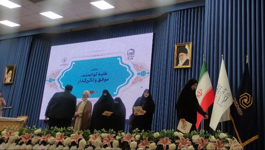 تجلیل از برگزیدگان نهمین مسابقه علمی کوثر در آیین آغاز سال تحصیلی