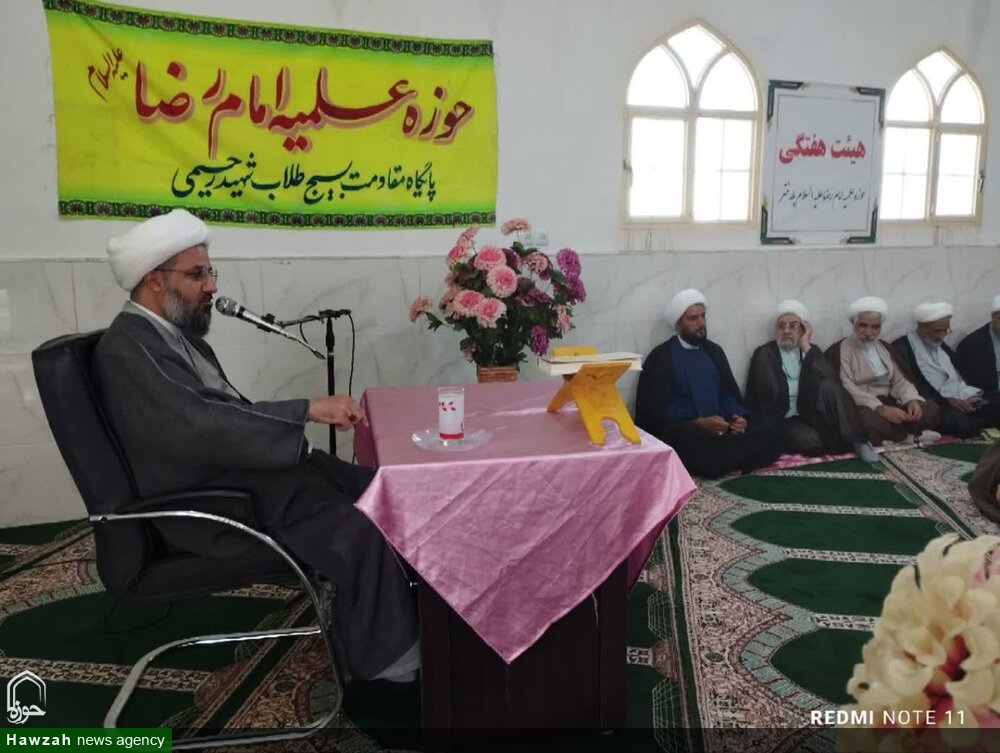 طلاب همواره هویت طلبگی خود را حفظ کنند