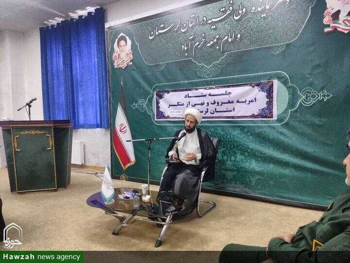 مدارس و حوزه‌ها رسالت خود را با اخلاص انجام دهند