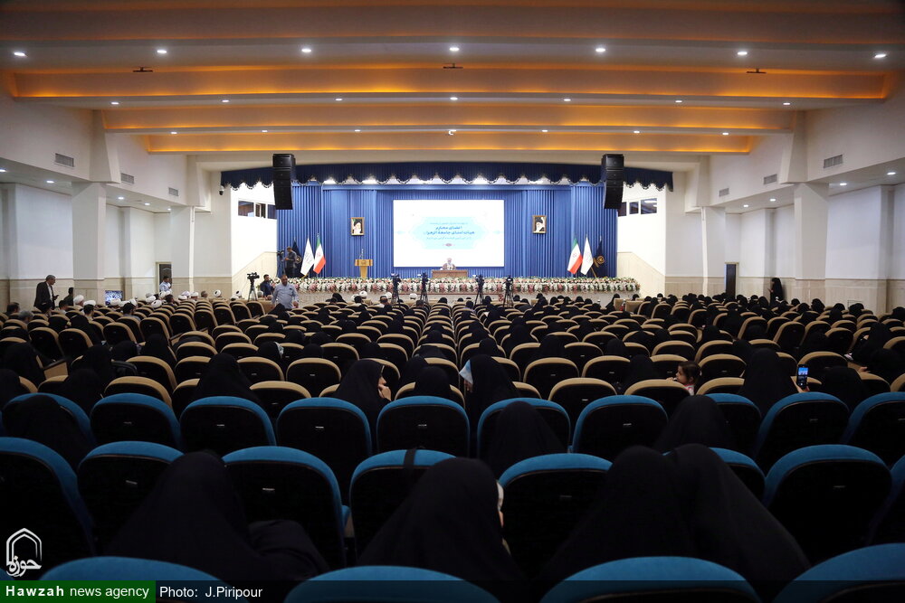 تصاویر/ آیین مشترک آغاز سال تحصیلی جامعه الزهرا(س) و حوزه‌های علمیه خواهران