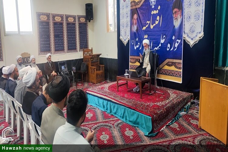 سه محور اساسی مدیریت، معنویت و علمیت باید در مجموعه حوزه‌های علمیه جاری باشد