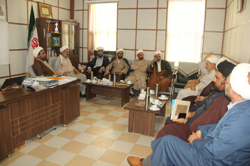 تصاویر / جلسه هماهنگی برنامه های دفاع مقدس در حوزه علمیه استان قزوین