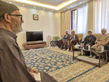 دیدار مدیر حوزه علمیه کاشان با روحانی پیشکسوت