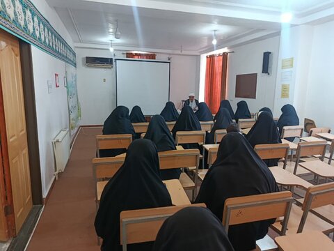 تصاویر/مراسم افتتاحیه «طرح اربعین تعالی» با حضور طلاب جدیدالورود در مدرسه علمیه فاطمه الزهرا(بم)