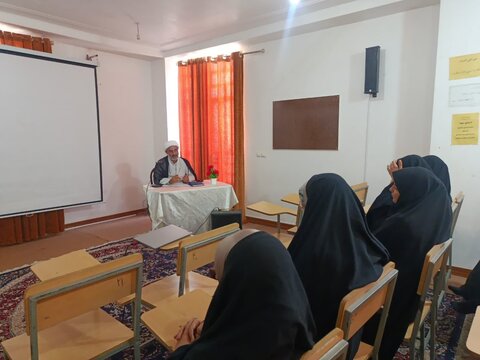 تصاویر/مراسم افتتاحیه «طرح اربعین تعالی» با حضور طلاب جدیدالورود در مدرسه علمیه فاطمه الزهرا(بم)