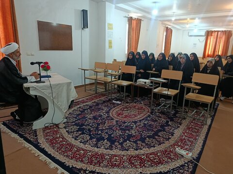 تصاویر/مراسم افتتاحیه «طرح اربعین تعالی» با حضور طلاب جدیدالورود در مدرسه علمیه فاطمه الزهرا(بم)