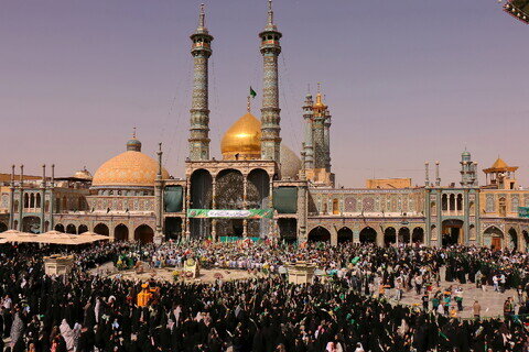 Imágenes / El ambiente del Santuario de Hazrat Masuma (P) en el aniversario de la llegada de la Dama de la Generosidad a la sagrada ciudad de Qom