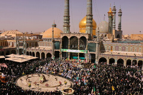 Imágenes / El ambiente del Santuario de Hazrat Masuma (P) en el aniversario de la llegada de la Dama de la Generosidad a la sagrada ciudad de Qom