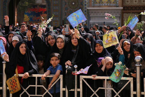 Imágenes / El ambiente del Santuario de Hazrat Masuma (P) en el aniversario de la llegada de la Dama de la Generosidad a la sagrada ciudad de Qom