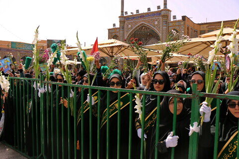 Imágenes / El ambiente del Santuario de Hazrat Masuma (P) en el aniversario de la llegada de la Dama de la Generosidad a la sagrada ciudad de Qom