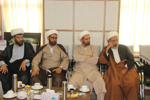 تصاویر / جلسه هماهنگی برنامه های دفاع مقدس در حوزه علمیه استان قزوین