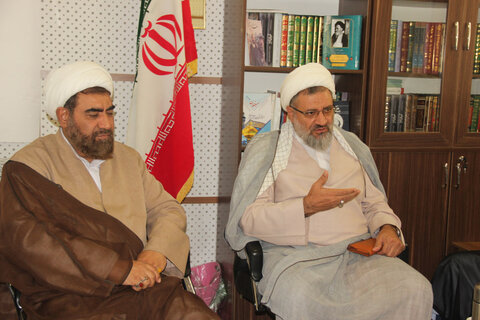 تصاویر / جلسه هماهنگی برنامه های دفاع مقدس در حوزه علمیه استان قزوین