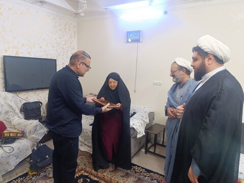 تصاویر/تقدیر حوزه علمیه خوزستان از بانوی واقف در هفته وقف