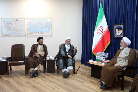 تصاویر/ دیدار هیئت رئیسه مجمع نمایندگان طلاب و فضلای حوزه علمیه قم با آیت الله اعرافی