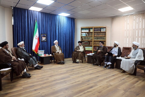 تصاویر/ دیدار هیئت رئیسه مجمع نمایندگان طلاب و فضلای حوزه علمیه قم با آیت الله اعرافی