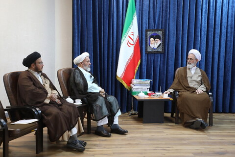 تصاویر/ دیدار هیئت رئیسه مجمع نمایندگان طلاب و فضلای حوزه علمیه قم با آیت الله اعرافی