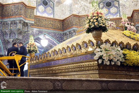 Photos/Le sanctuaire de Fatima al-Ma'suma (sur elle la paix) a été décoré de fleurs à l'occasion de l'anniversaire de son arrivée dans la ville sainte de Qom.