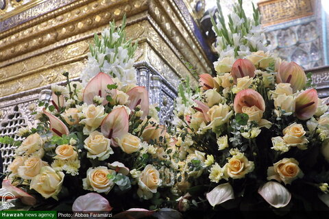 Photos/Le sanctuaire de Fatima al-Ma'suma (sur elle la paix) a été décoré de fleurs à l'occasion de l'anniversaire de son arrivée dans la ville sainte de Qom.