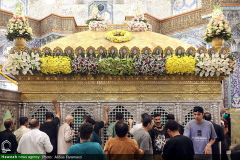 Photos/Le sanctuaire de Fatima al-Ma'suma (sur elle la paix) a été décoré de fleurs à l'occasion de l'anniversaire de son arrivée dans la ville sainte de Qom.