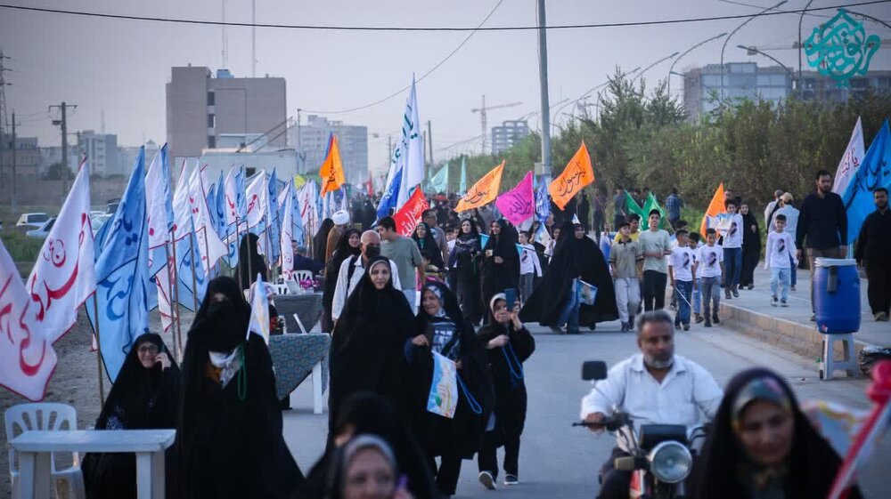 فیلم | لحظاتی از پیاده‌روی مردم قم از حرم حضرت معصومه(س) تا مسجد مقدس جمکران