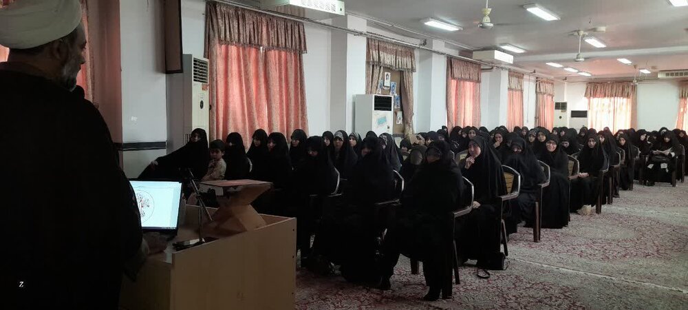 آغاز سال تحصیلی در مدرسه علمیه حضرت زهرا(س) میبد با تأکید بر تهذیب و اخلاق طلبگی+تصاویر