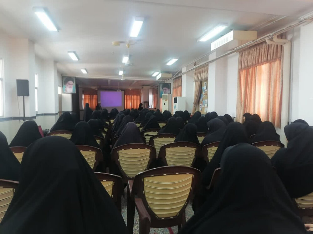 آغاز سال تحصیلی در مدرسه علمیه حضرت زهرا(س) میبد با تأکید بر تهذیب و اخلاق طلبگی+تصاویر