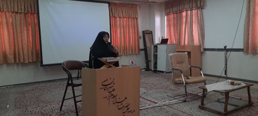 آغاز سال تحصیلی در مدرسه علمیه حضرت زهرا(س) میبد با تأکید بر تهذیب و اخلاق طلبگی+تصاویر