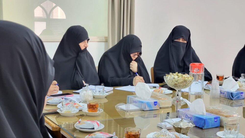 برگزاری جلسه شورای راهبری ستاد مسجدمحور بانوان استان قم در جامعة الزهرا(س)