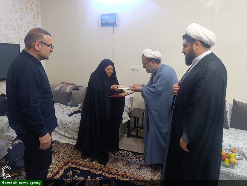تقدیر حوزه علمیه خوزستان از بانوی واقف در هفته وقف
