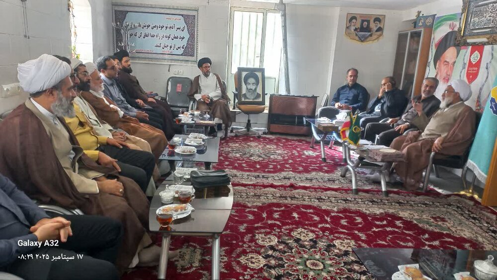 نشست مشترک امامان جماعات بخش برزک با مدیران مدارس برگزار شد