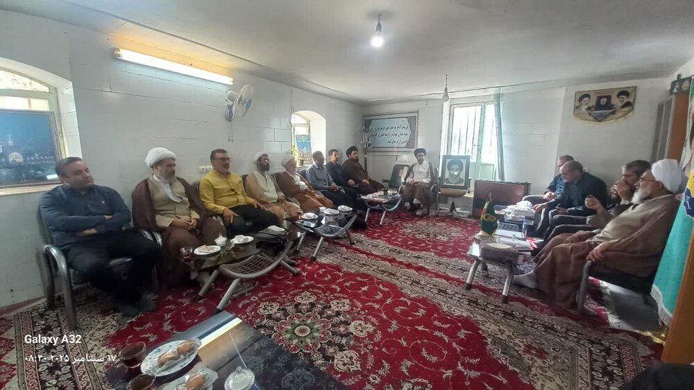 نشست مشترک امامان جماعات بخش برزک با مدیران مدارس برگزار شد