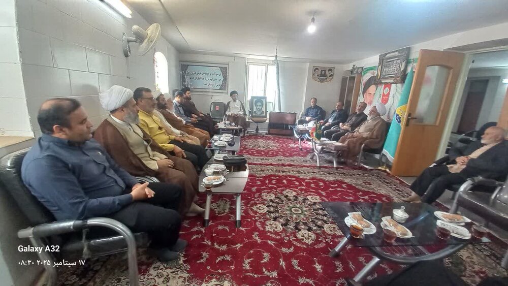 نشست مشترک امامان جماعات بخش برزک با مدیران مدارس برگزار شد