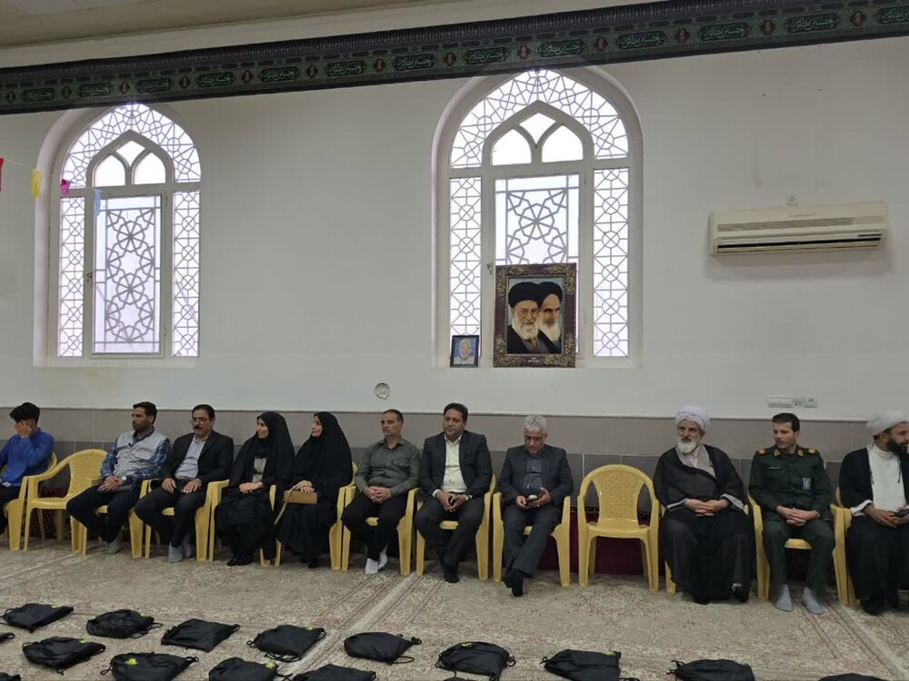 ۷۰۰بسته نوشت‌افزار در قالب پویش "مهر علوی در آران و بیدگل توزیع شد