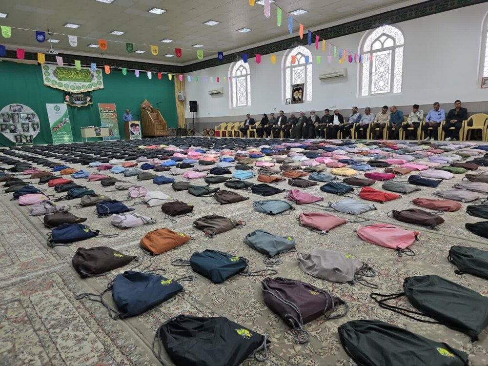 ۷۰۰بسته نوشت‌افزار در قالب پویش "مهر علوی در آران و بیدگل توزیع شد