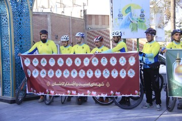 رکاب‌زنی تیم غریب‌الغربا دوچرخه سواران کاشانی به مشهدالرضا(ع)+ عکس