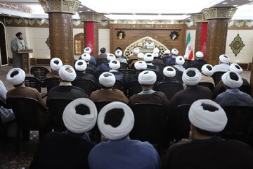 نگاه کارمندی به حوزه علمیه آسیب‌زاست/ حوزه‌های موفق مدیرانی داشتند که شب و روز به رشد طلاب می‌پرداختند