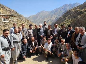 فیلمl نماینده ولی فقیه در کردستان از روستای ناو از توابع شهرستان سروآباد بازدید کرد