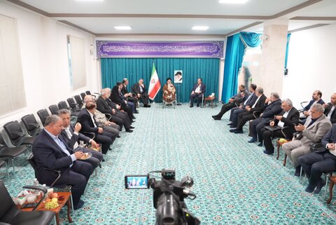 تصاویر/ دیدار رئیس و اعضای کمسیون اقتصادی مجلس با نماینده ولی فقیه در آذربایجان غربی