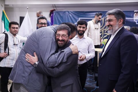 تصاویر/ برگزاری «همایش بزرگ ستایشگران آل‌الله» با حضور ۱۰۰ مداح برجسته کشور